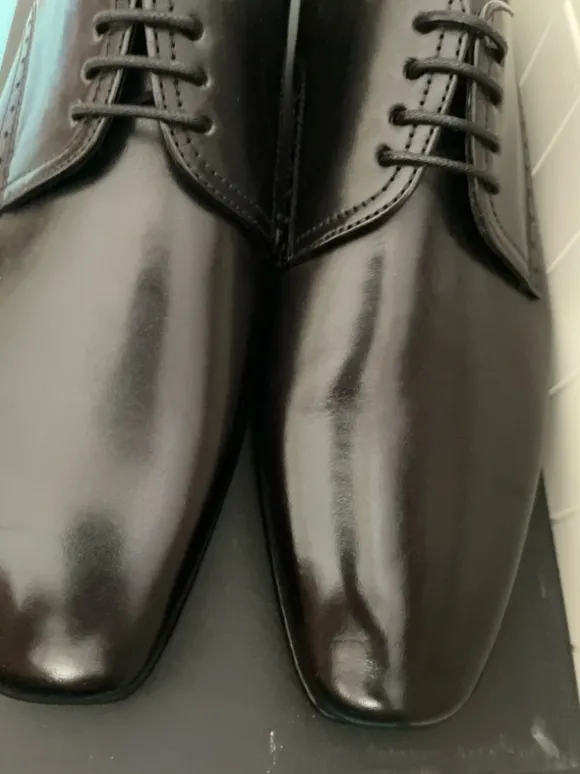 Brandneu Boss Lederschuhe
