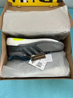Brandneue Adidas Laufschuhe