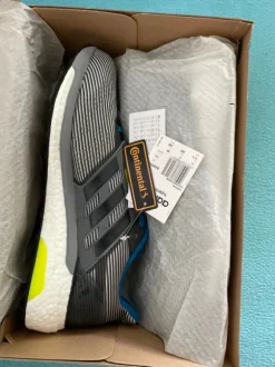 Brandneue Adidas Laufschuhe