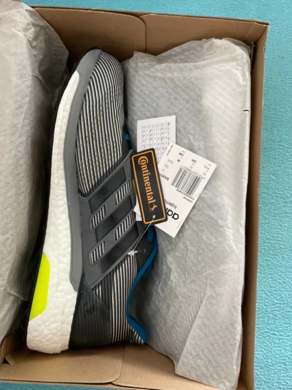 Brandneue Adidas Laufschuhe