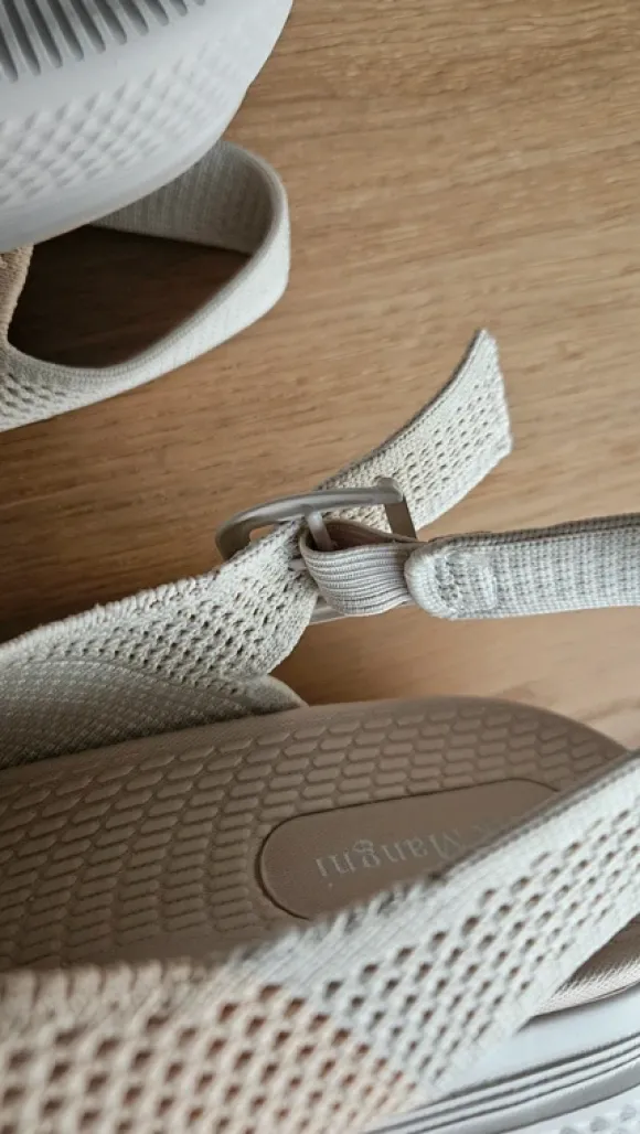 Brandneue Sandalen im Vivaia-Style
