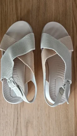 Brandneue Sandalen im Vivaia-Style