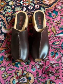 Braune Esprit Leder Clogs