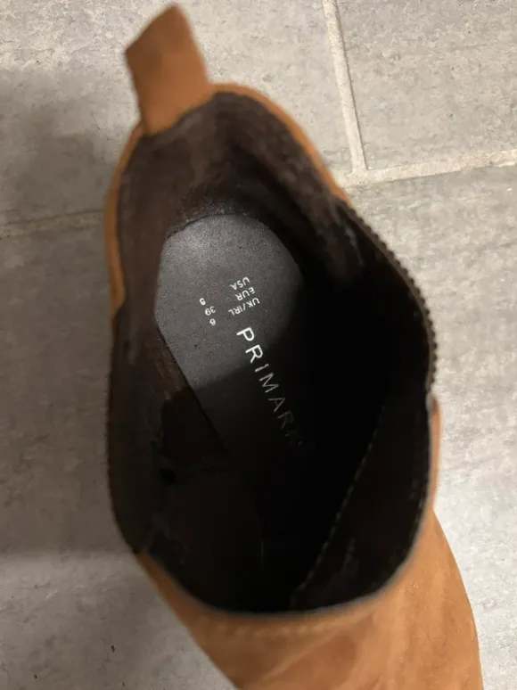 Braune stiefeletten