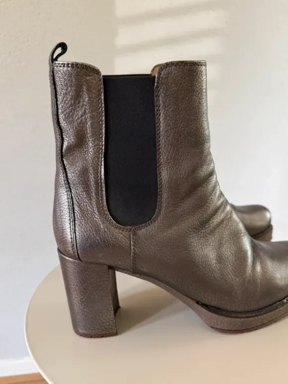 Brons metallic enkellaars van Unisa