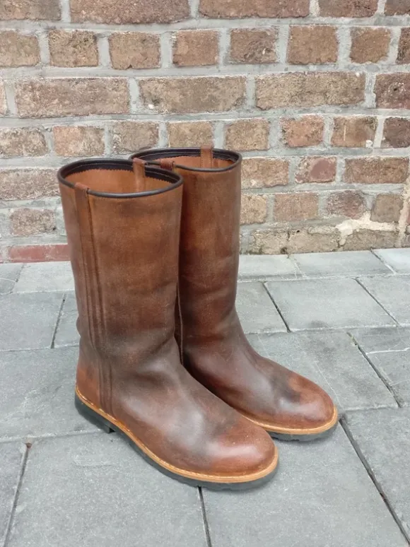 Bruine laarsjes