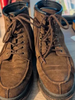 Bruine suède veterschoen maat 43