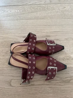 Buckle ballerina