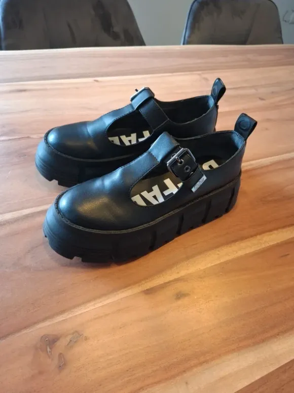 Buffalo Schuhe Gr 40