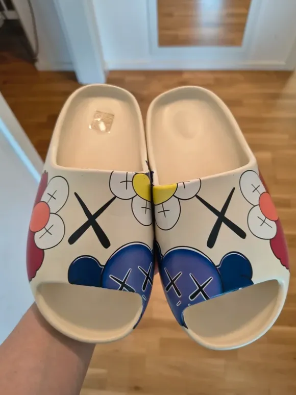 Cartoon Comic Slipper Schlappen Slides Sandalen Badenlatschen 39