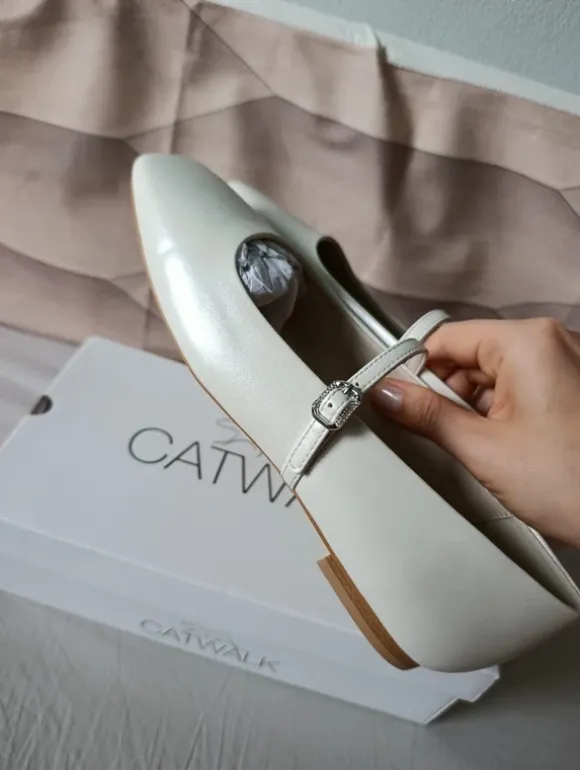 Catwalk Schuhe mit T-Steg Gr 40