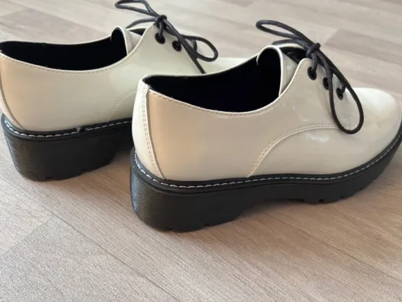 Catwalk weiße Lack Schuhe Größe 39