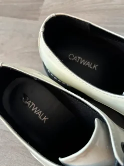 Catwalk weiße Lack Schuhe Größe 39