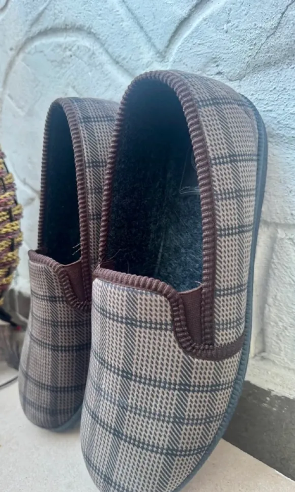 Chaussons homme confort à carreaux - Semelle rigide - Taille 44 - Neuve