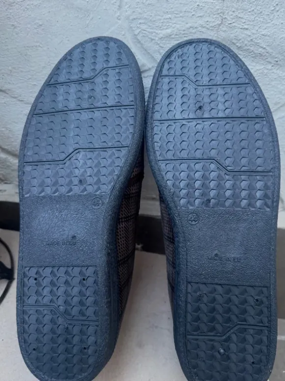 Chaussons homme confort à carreaux - Semelle rigide - Taille 44 - Neuve