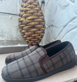 Chaussons homme confort à carreaux - Semelle rigide - Taille 44 - Neuve