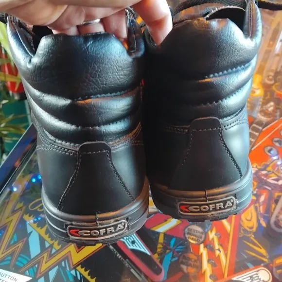 Chaussure de sécurité Cofra t44 ( comme neuf)