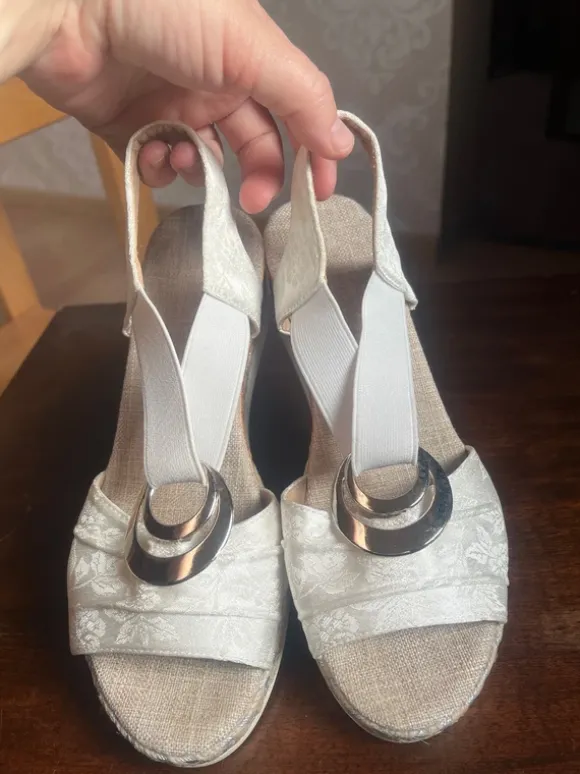 Chaussures beige semelle compensées