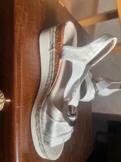 Chaussures beige semelle compensées