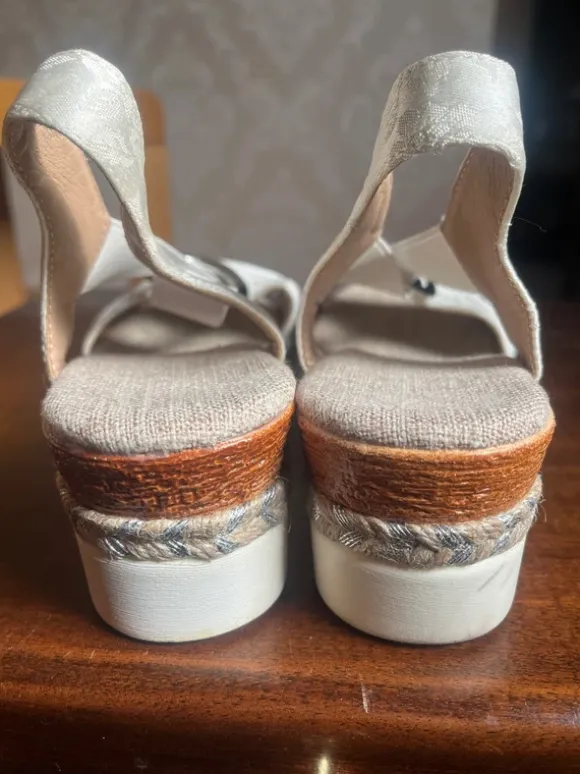 Chaussures beige semelle compensées