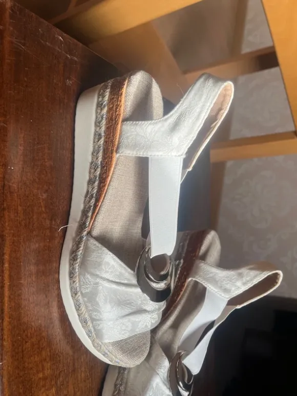 Chaussures beige semelle compensées