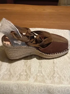 Chaussures d'été femme à talon semelle de corde pointure 39 ( Prix Ferme ) )