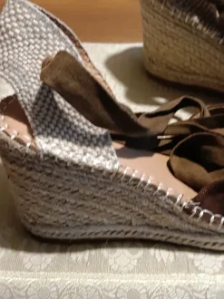 Chaussures d'été femme à talon semelle de corde pointure 39 ( Prix Ferme ) )