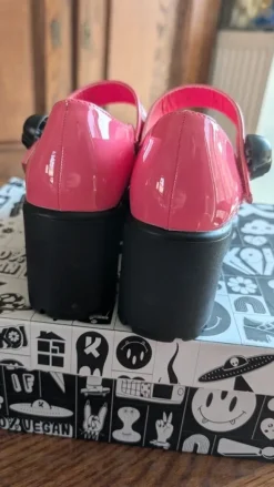 Chaussures Koi Footwear roses
