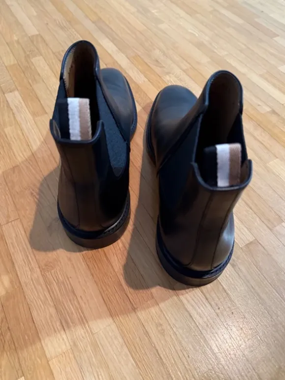 Chelsea Boots BOSS - 7 1/2 schwarz - NEU, nie getragen