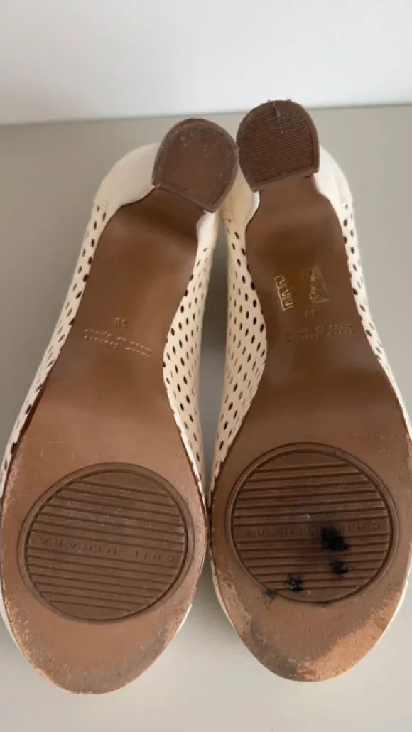 Chie mihara witte pumps met perforaties maat 39