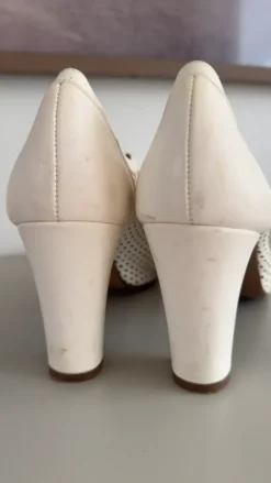 Chie mihara witte pumps met perforaties maat 39