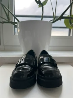 Chunky Loafer in Schwarz / Nine West