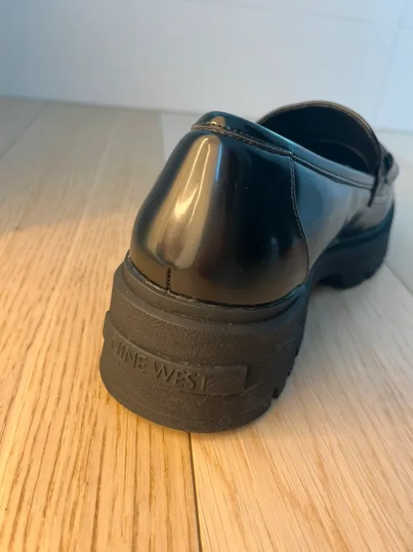 Chunky Loafer in Schwarz / Nine West