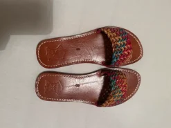 Claquette / sandales en cuir a la main