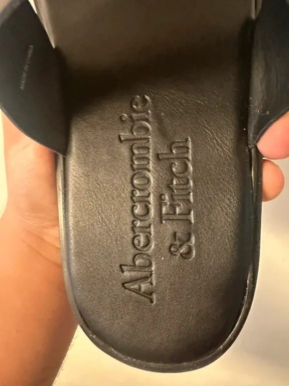 Claquettes Abercrombie Fitch noires taille 42