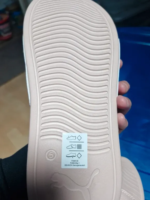 Claquettes Puma taille 38