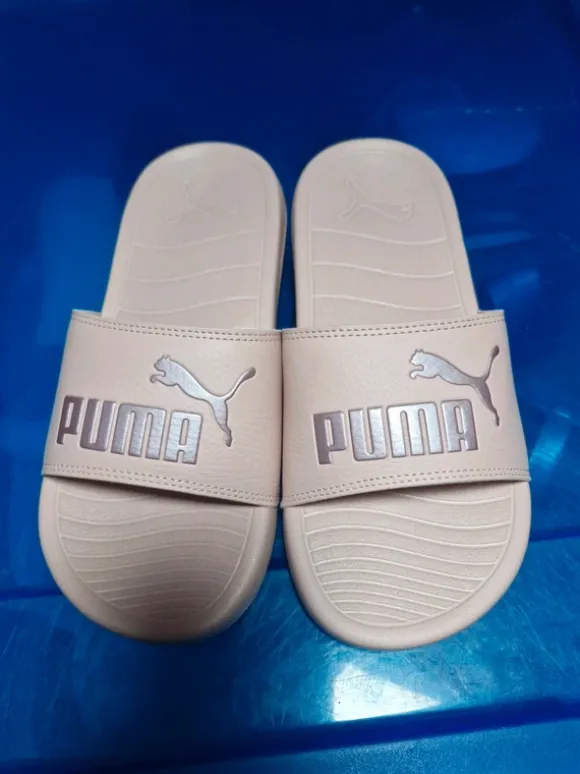 Claquettes Puma taille 38