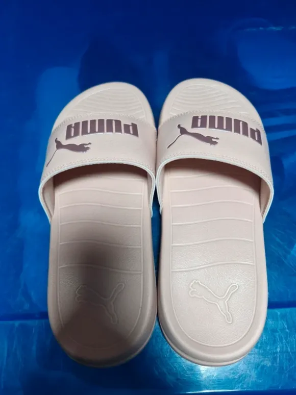 Claquettes Puma taille 38