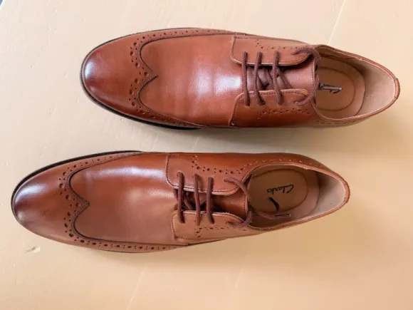 Clarks brogues tan, gaatjes schoen maat 8/42