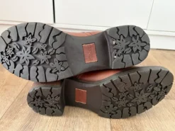 Clarks hohe Kunstleder-Stiefel