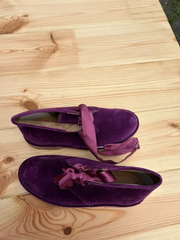 Clarks Originals lila Samt Size 7