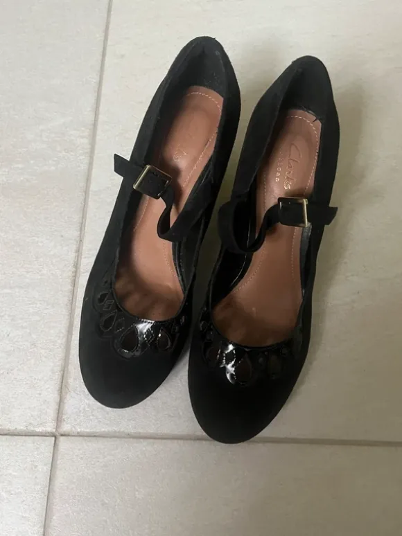 Clarks Riemchen Pumps 👠