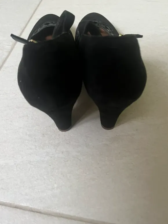 Clarks Riemchen Pumps 👠