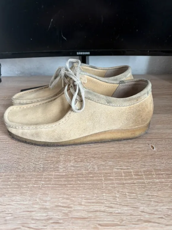Clarks Wallabee Beige Suede