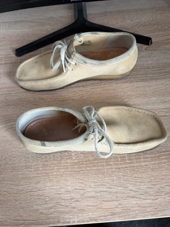 Clarks Wallabee Beige Suede