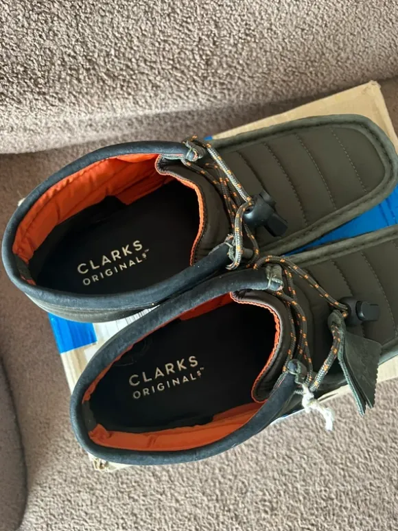 Clarks wallabees quilted army green 43