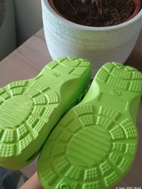 Clocs