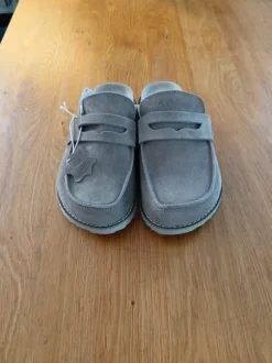 Clogs donna n.38 ,in vera pelle scamosciata,nuovi con cartellino