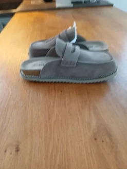 Clogs donna n.38 ,in vera pelle scamosciata,nuovi con cartellino