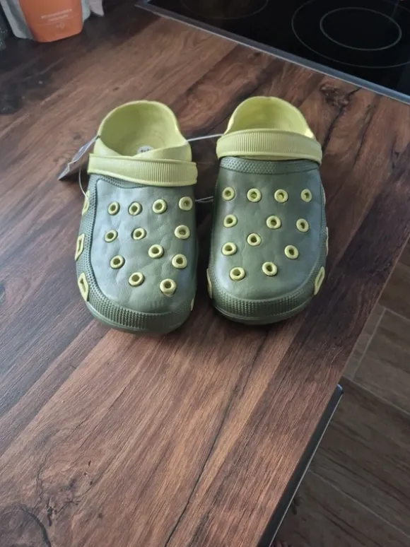 Clogs grün Größe 44 NEU